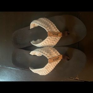 Reef cream cushion flip flop W9 (fits like 8.5)